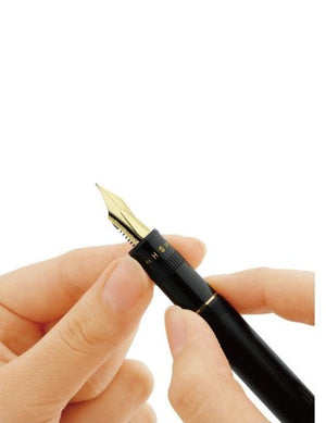 Pilot Justus 95 Black Resin Fountain Pen with Gold Accents 14-Karat Gold Nib, Fine (60591)