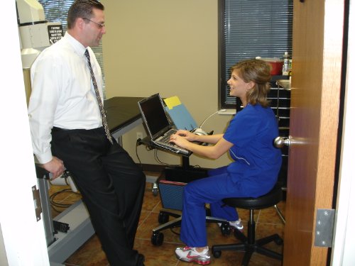Mobile Desk Vision Laptop Computer Cart on Wheels Includes 4" Casters, 22" Top, 26" Wheel Base, Foot Adjustable Height