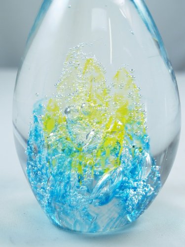 M Design Art Handcraft Bubbling Blue and Yellow Coral in Egg Paperweight PW-633 [Kitchen]