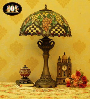 Tiffany Europaische retro style hand-painted stained glass table lamp