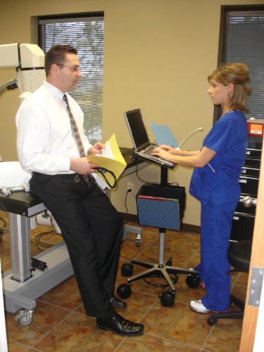 Mobile Desk Vision Laptop Computer Cart on Wheels Includes 4" Casters, 22" Top, 26" Wheel Base, Foot Adjustable Height