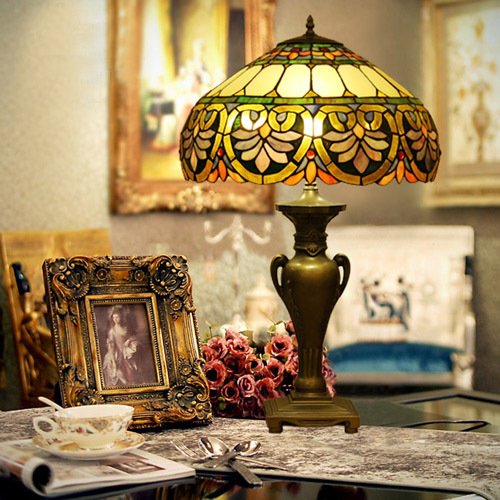 Tiffany Europaische retro style hand-painted stained glass table lamp