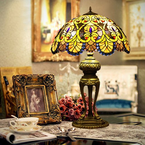 Tiffany Europaische retro style hand-painted stained glass table lamp