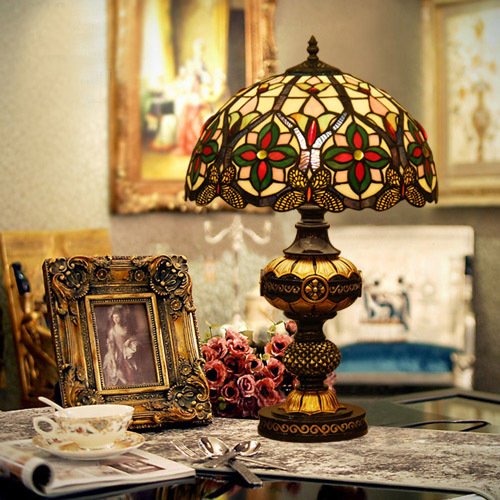 Tiffany Europaische retro style hand-painted stained glass table lamp